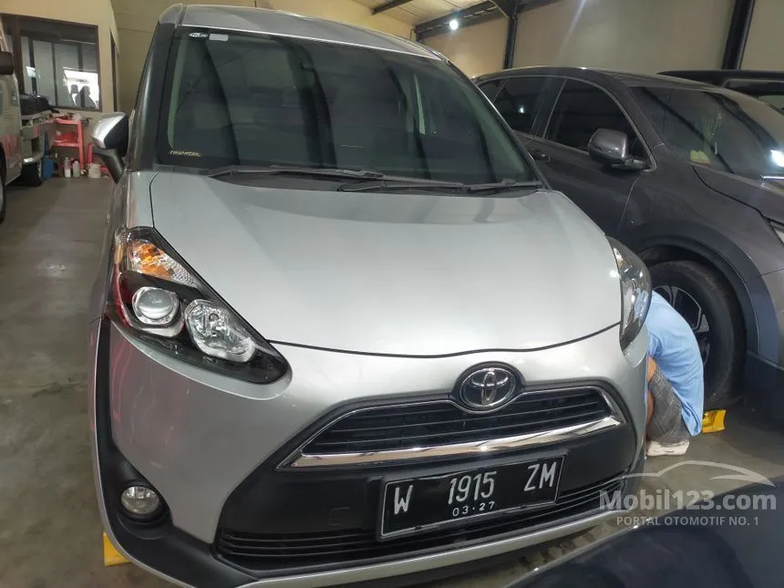 Jual Mobil Toyota Sienta 2017 V 1.5 di Jawa Timur Automatic MPV Abu