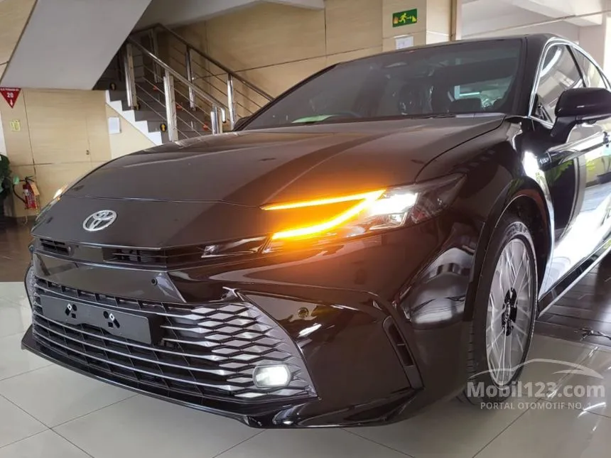 2025 Toyota Camry Hybrid (Premium Color) Sedan