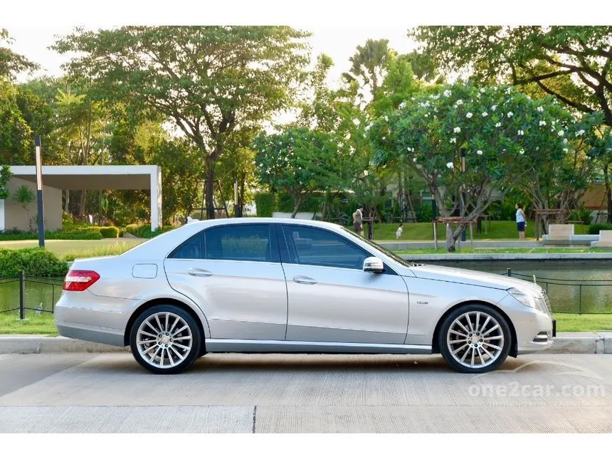 2011 Mercedes-Benz E200 CGI BlueEFFICIENCY Sedan