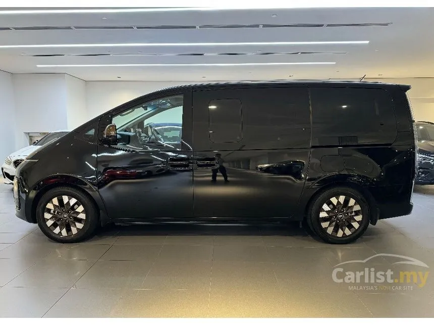 2022 Hyundai Staria Premium MPV