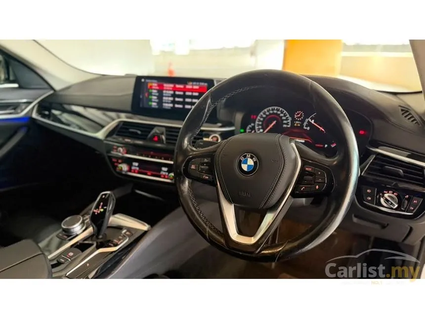 2019 BMW 520i Luxury Sedan