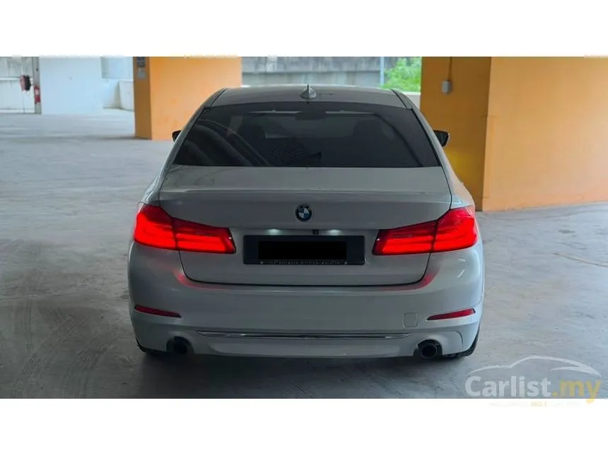 2019 BMW 520i Luxury Sedan