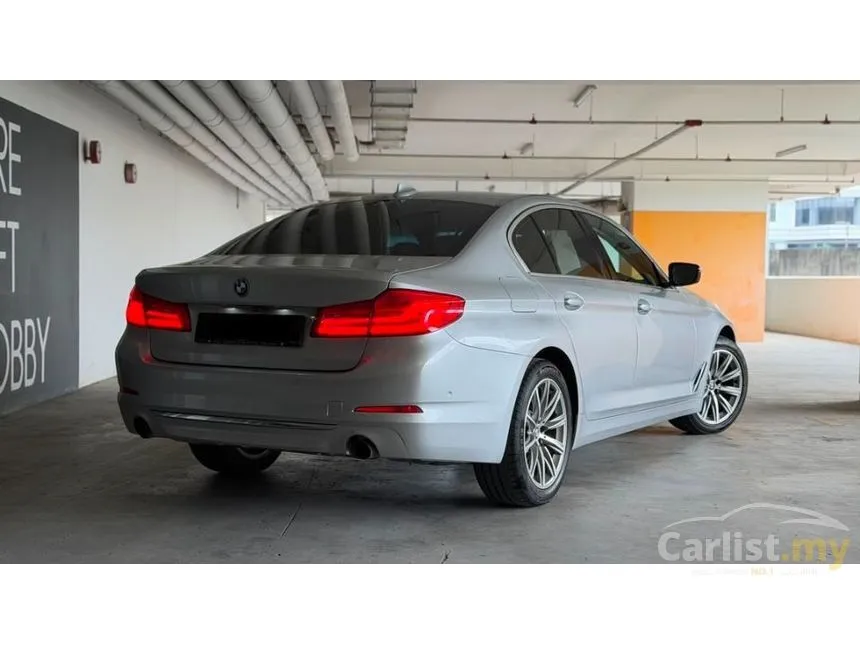 2019 BMW 520i Luxury Sedan
