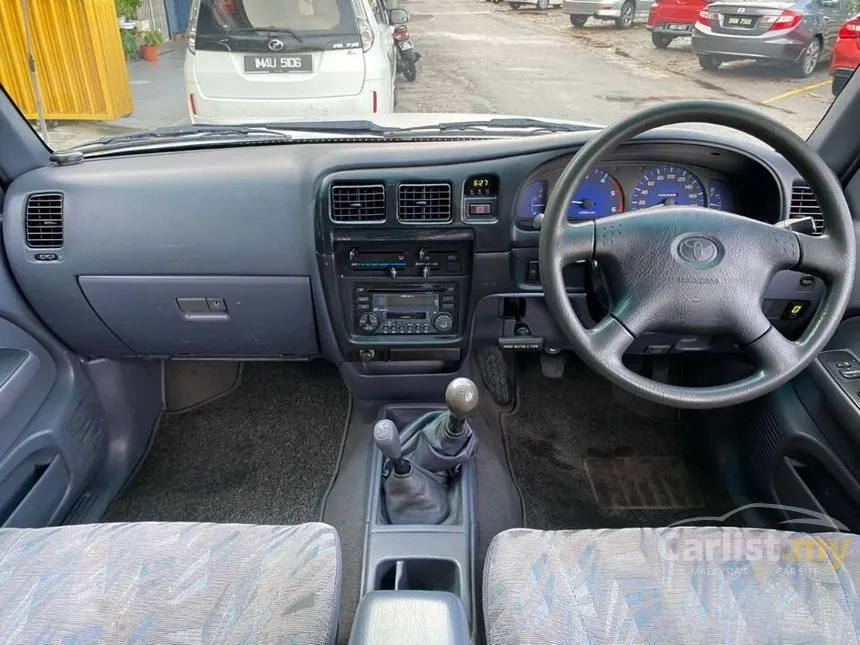 2004 Toyota Hilux SR Turbo Dual Cab Pickup Truck