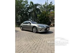 2020 Lexus ES 300h 2.5 Ultra Luxury Sedan
