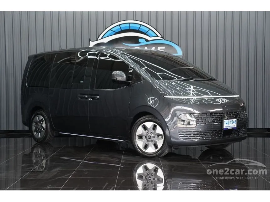 2022 Hyundai Staria SEL Van