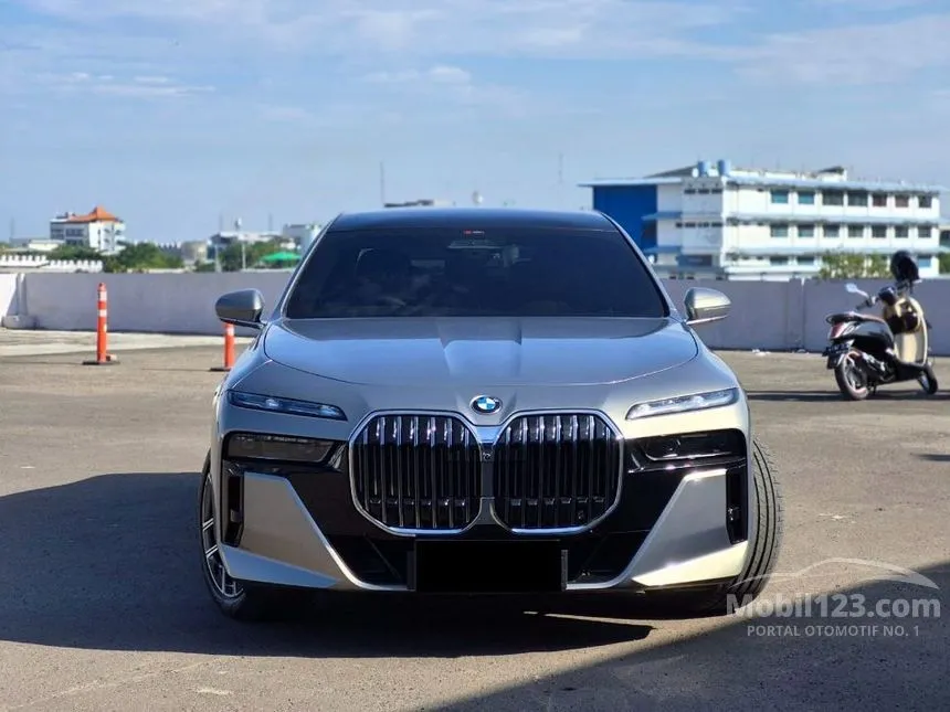2023 BMW 735i M Sport Sedan