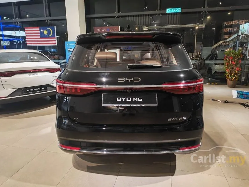 2025 BYD M6 Extended Range MPV