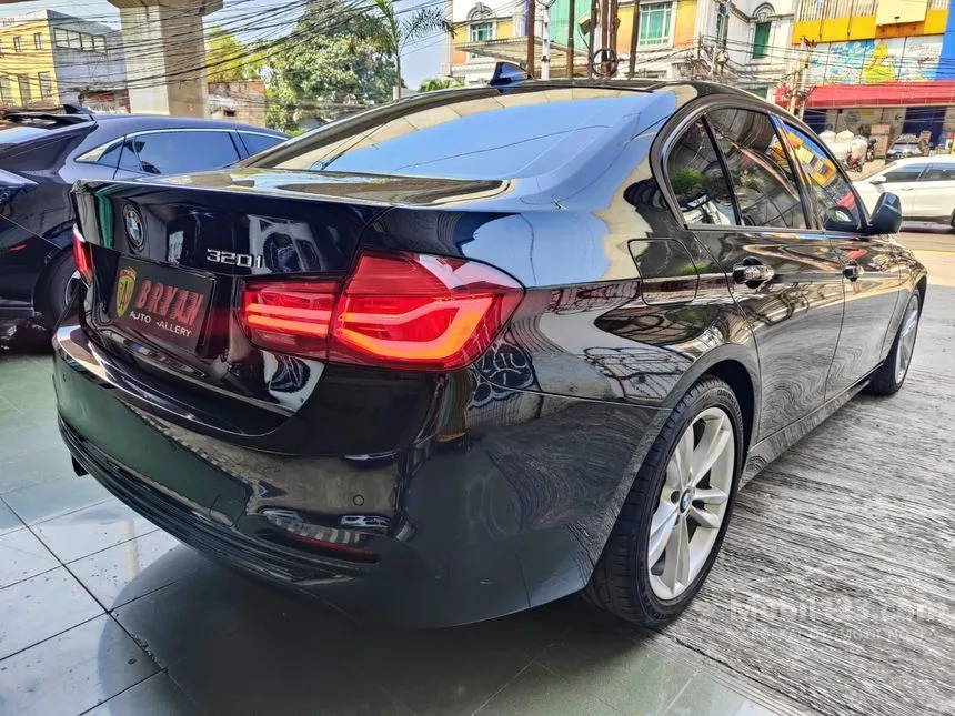 2019 BMW 320i Sport Shadow Edition Sedan