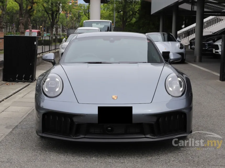 2025 Porsche 911 Carrera 4 GTS Coupe