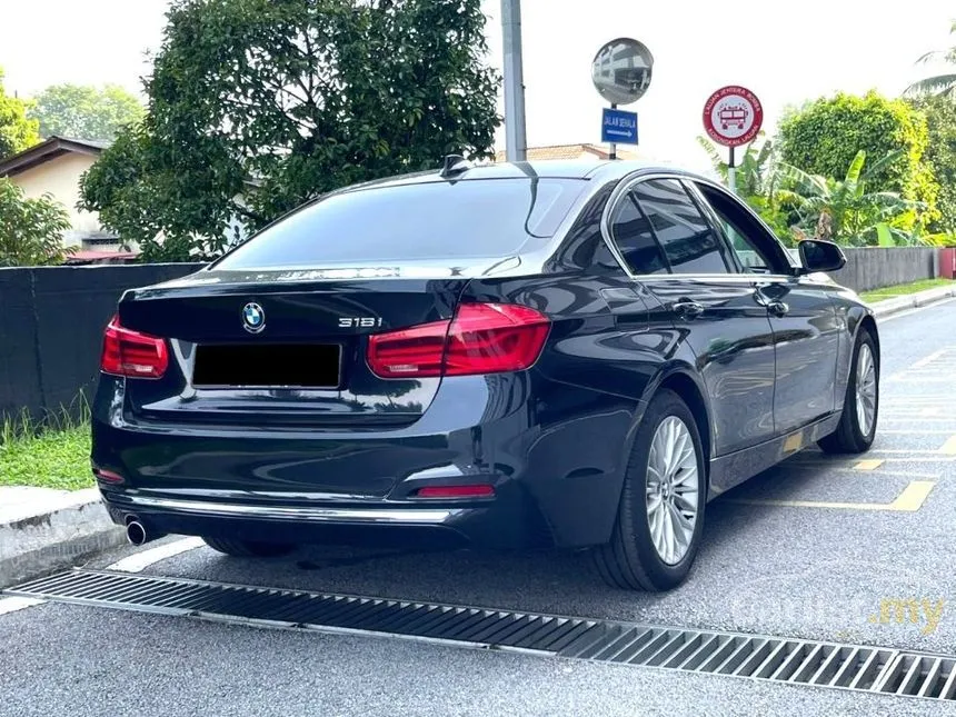 2018 BMW 318i Luxury Sedan