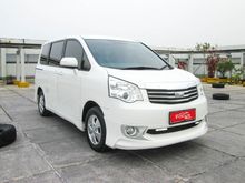Toyota Nav1 2.0 V Lux AT 2014 Putih - Terawat - Km 37 ribuan - Service Record - TDP 28 Juta bisa nego - MURAH