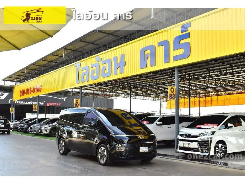 2022 Hyundai Staria SEL Van