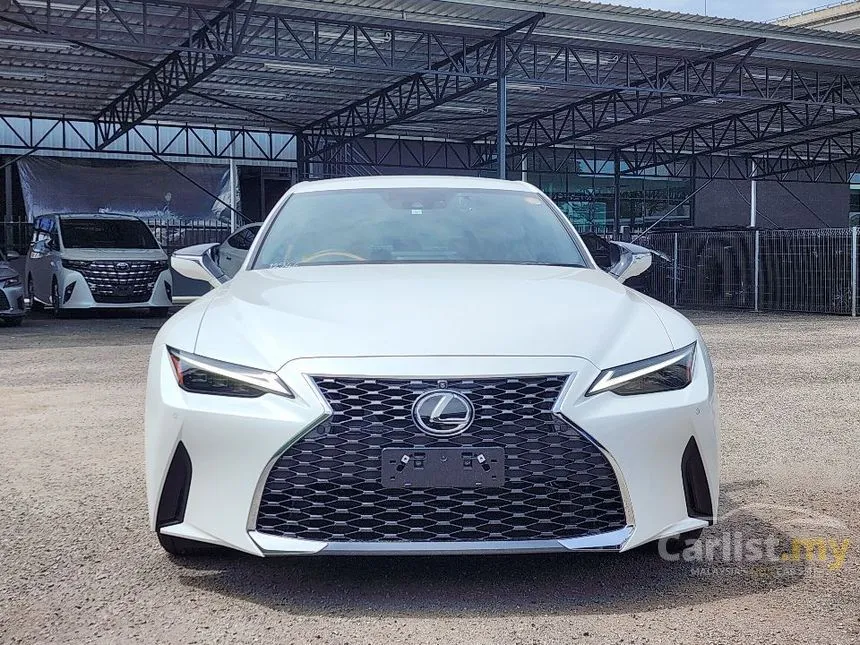 2023 Lexus IS 300 Version L Sedan