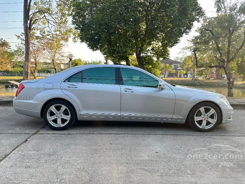 2010 Mercedes-Benz S300 Sedan