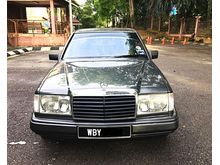 1990 Mercedes-Benz 200E 2.0 Sedan