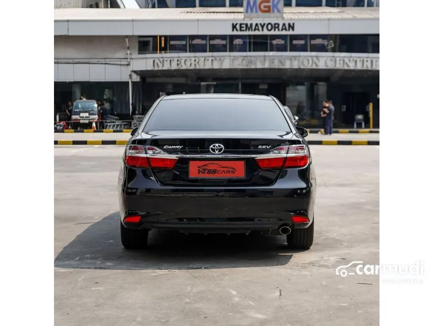 2016 Toyota Camry V Sedan