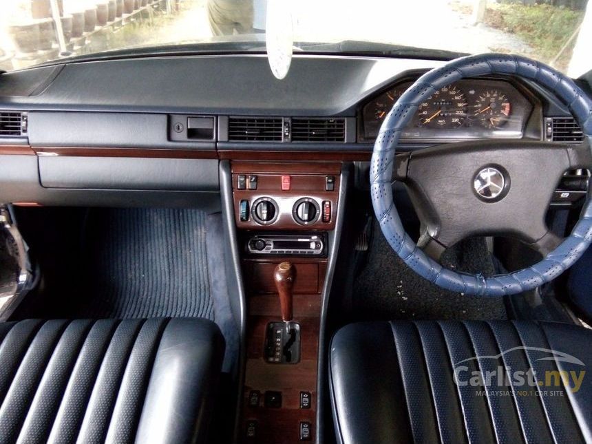 1987 Mercedes-Benz 230E Sedan