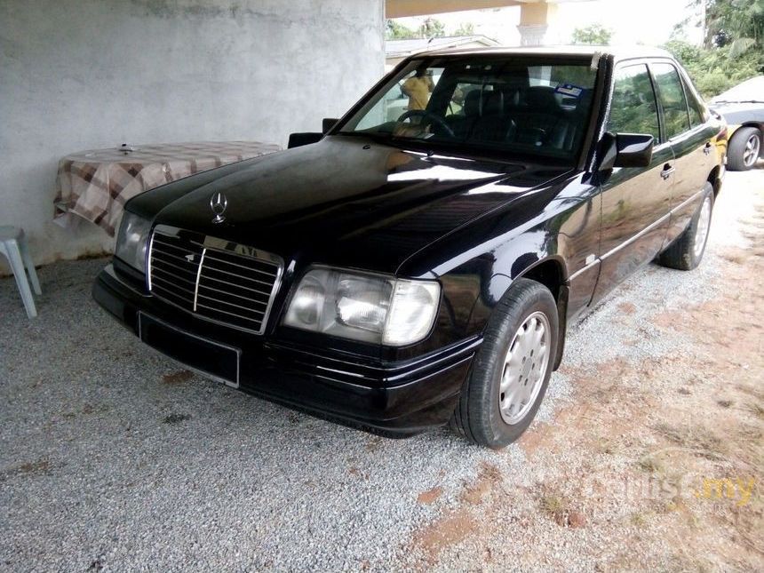 1987 Mercedes-Benz 230E Sedan