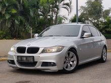 2010 BMW 325i 2.5 Sport Sedan • SUNROOF • SILVER ON BLACK