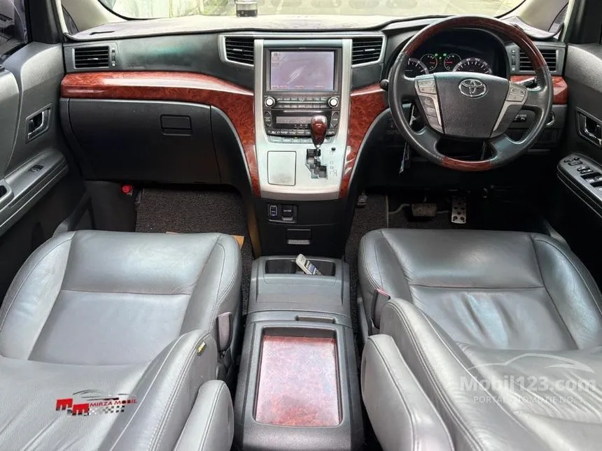 2010 Toyota Vellfire Z MPV