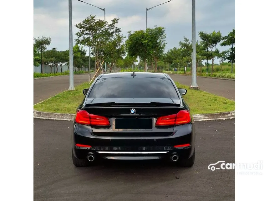 2018 BMW 520i Luxury Sedan