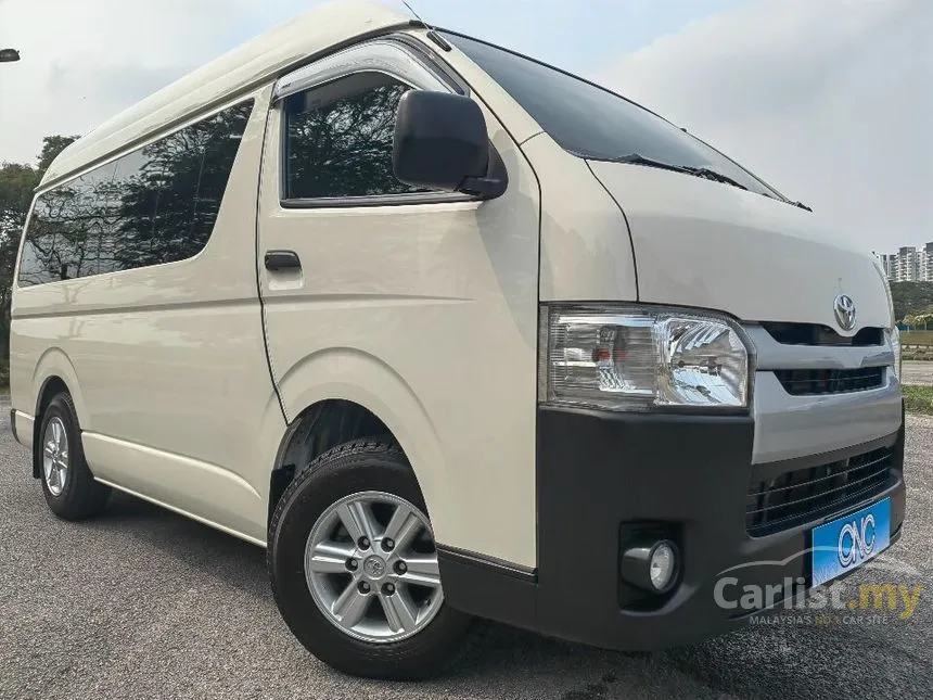 Terpakai Toyota Hiace 2.7 Petrol Window Van Showroom Condition Car ...