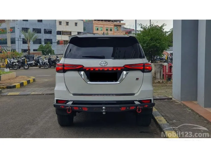 2022 Toyota Fortuner SRZ GR SPORT 4X2 SUV