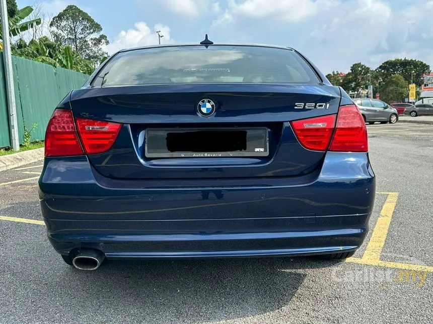 2012 BMW 320i Executive Sedan