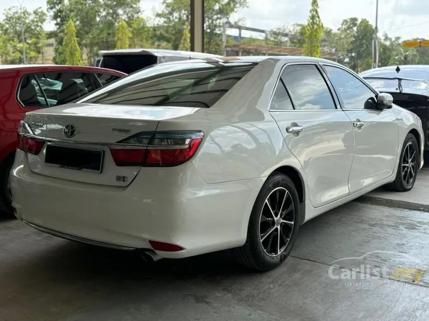 2016 Toyota Camry Hybrid Luxury Sedan