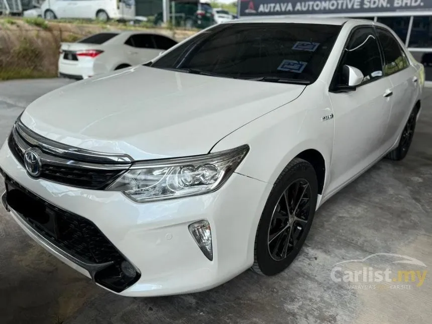 2016 Toyota Camry Hybrid Luxury Sedan