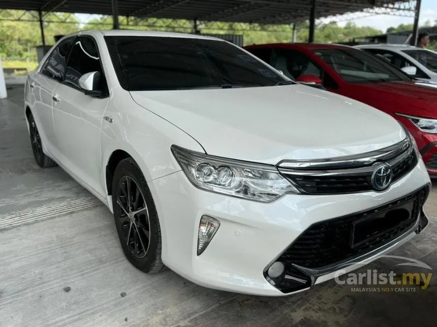 2016 Toyota Camry Hybrid Luxury Sedan