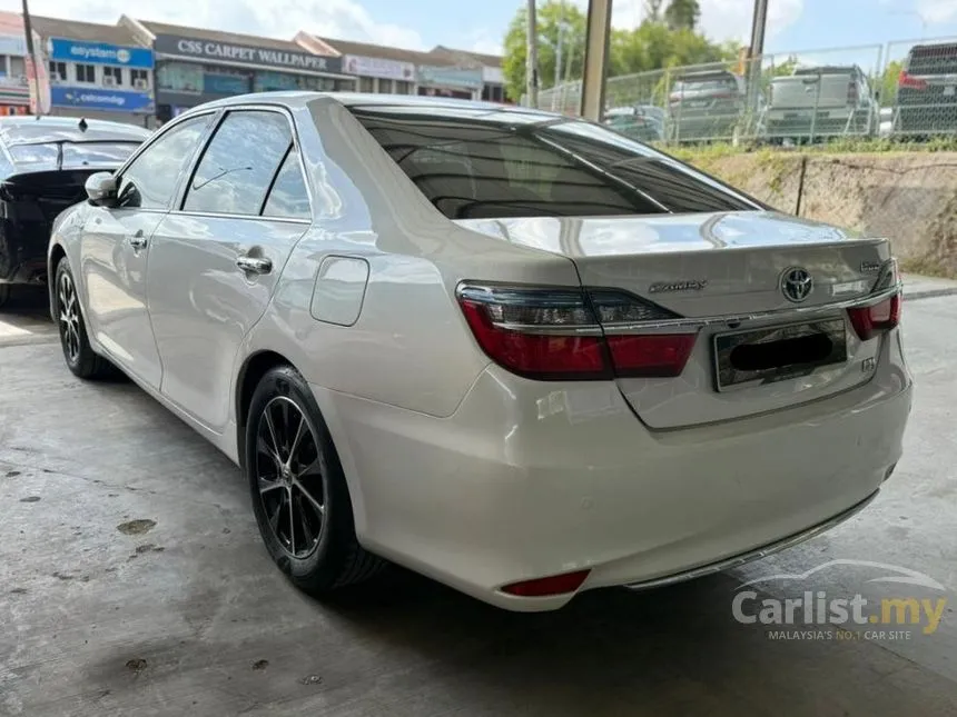 2016 Toyota Camry Hybrid Luxury Sedan