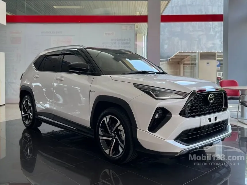 2026 Toyota Yaris Cross S HV with GR Parts Aero Pkg SUV