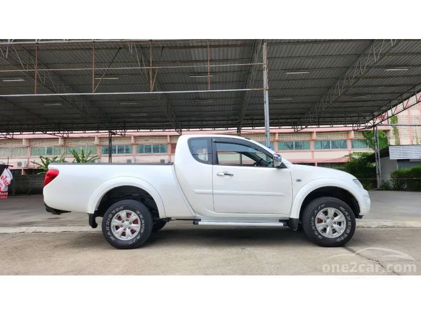 2015 Mitsubishi TRITON GLS Plus Mega Cab Pickup