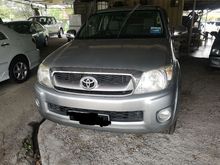 2010 Toyota Hilux 2.5 G Pickup Truck
