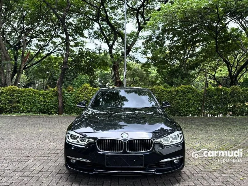 2018 BMW 320i Luxury Sedan