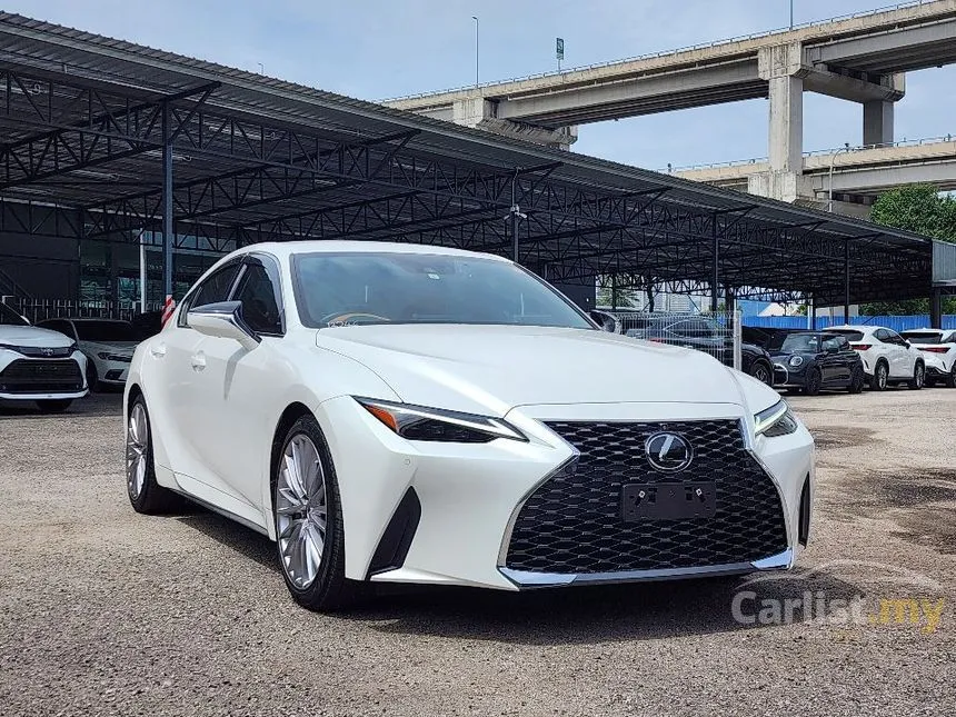 2023 Lexus IS 300 Version L Sedan
