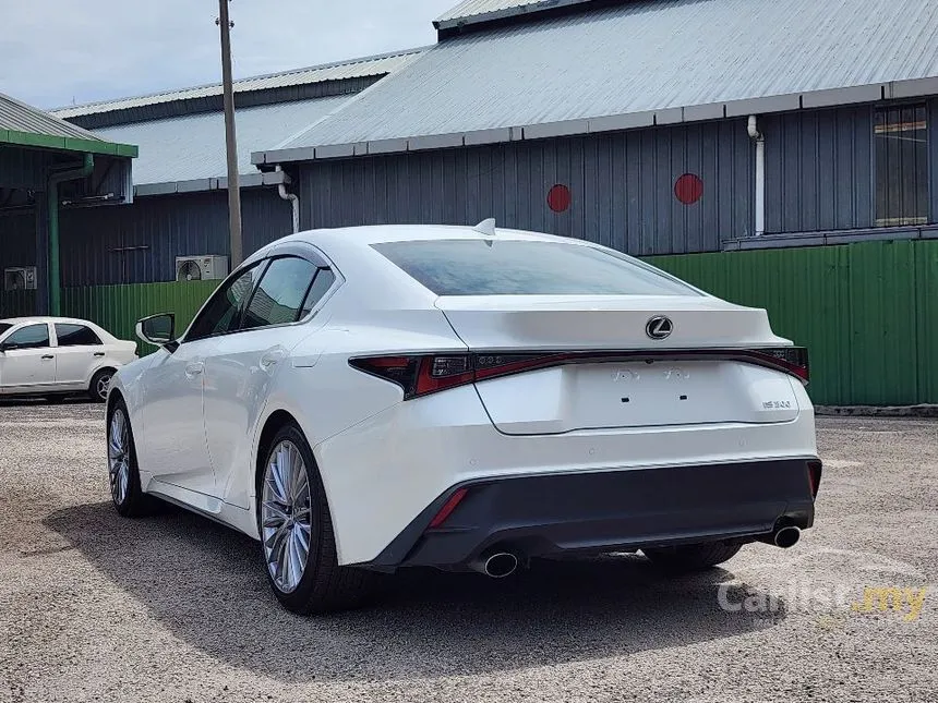 2023 Lexus IS 300 Version L Sedan