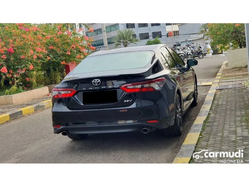 2022 Toyota Camry V Sedan
