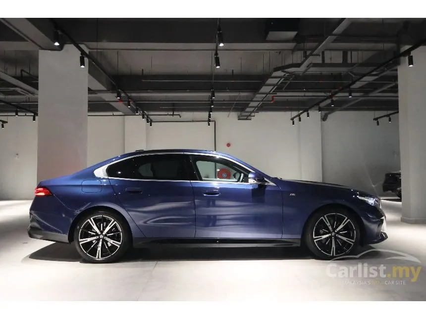 2025 BMW 530i M Sport Sedan