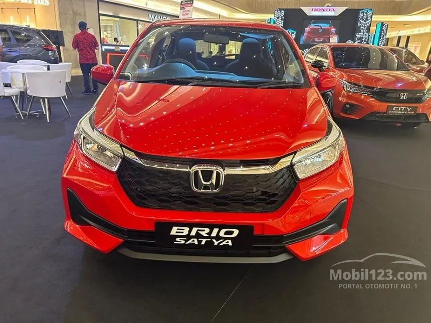 Jual Mobil Honda Brio 2023 E Satya 1.2 di Jawa Timur Automatic Hatchback Merah Rp 182.300.000