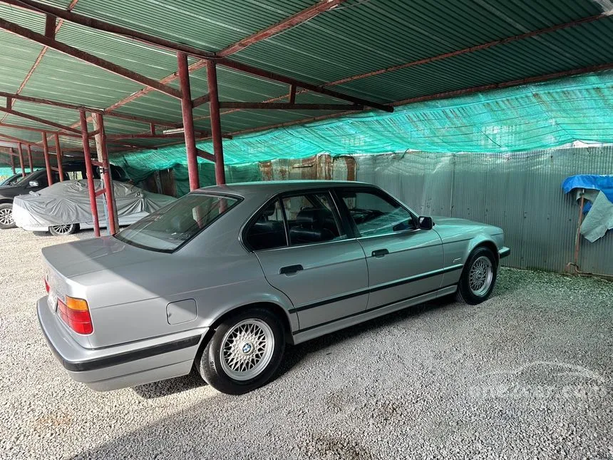 1993 BMW 525i Sedan