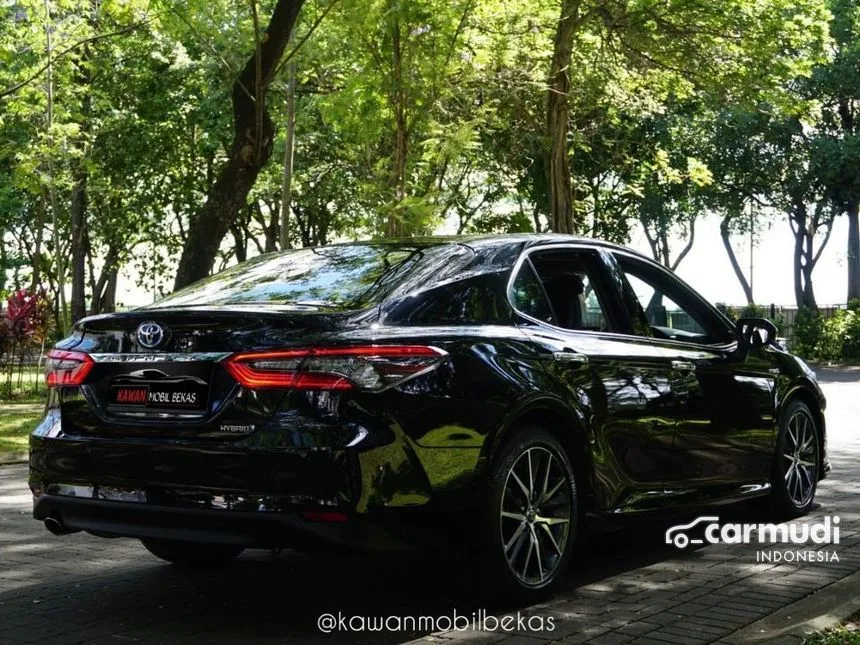 2022 Toyota Camry Hybrid Sedan