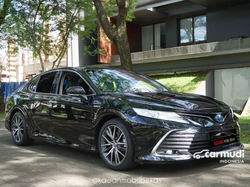 2022 Toyota Camry Hybrid Sedan