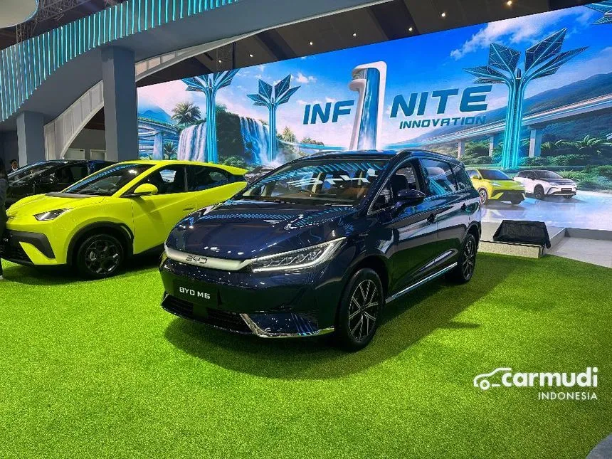 2026 BYD M6 Superior Captain 6-seater MPV