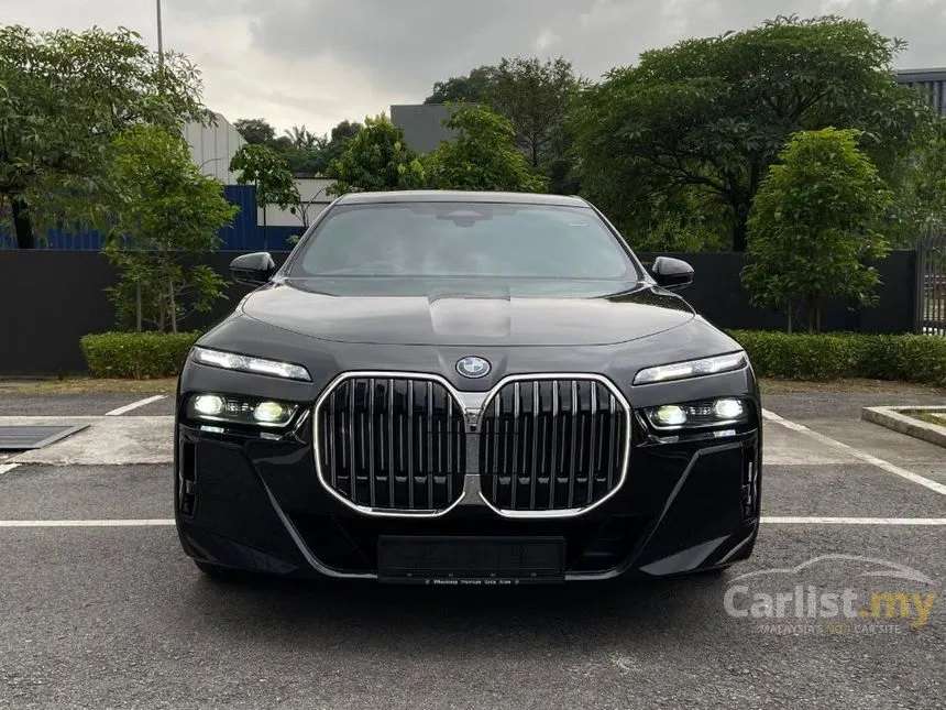 2023 BMW 750e xDrive M Sport Pure Excellence Sedan
