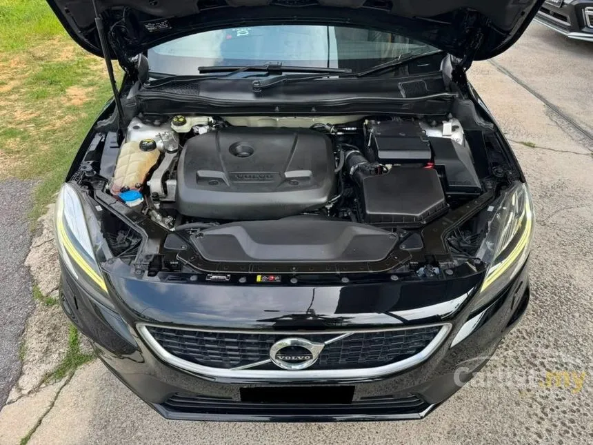 2018 Volvo V40 T5 R-Design Hatchback