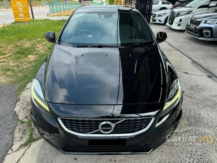 2018 Volvo V40 T5 R-Design Hatchback