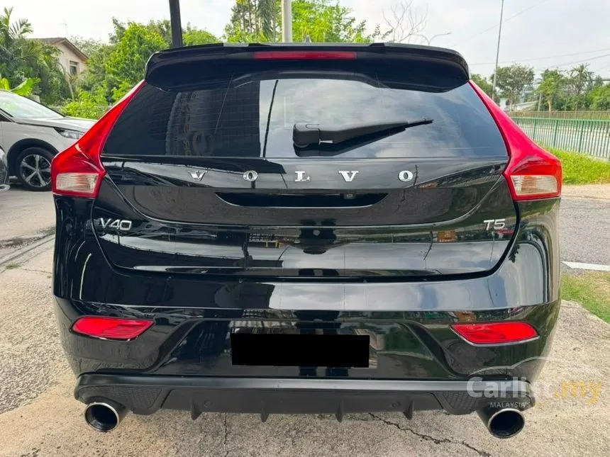 2018 Volvo V40 T5 R-Design Hatchback